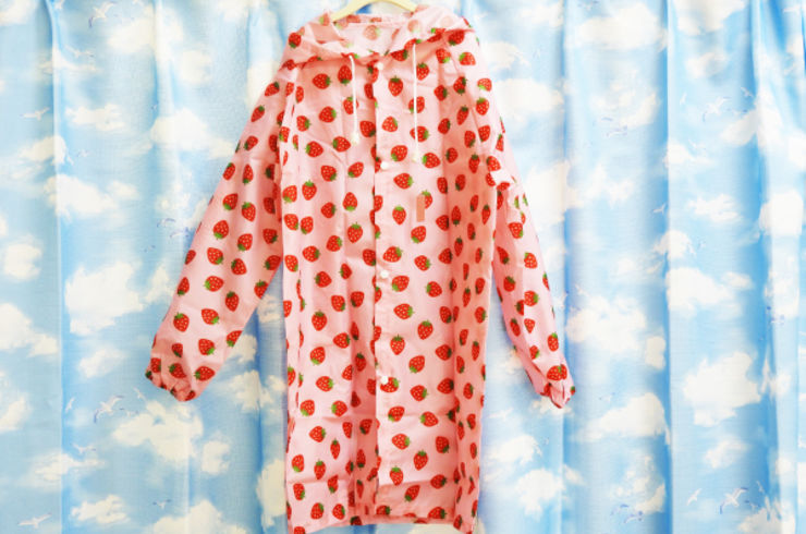 レインコート（イチゴ柄）